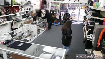 Two fraudsters fell into their own chains