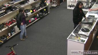 Two fraudsters fell into their own chains