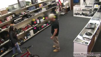 Two fraudsters fell into their own chains