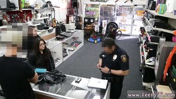 Two fraudsters fell into their own chains
