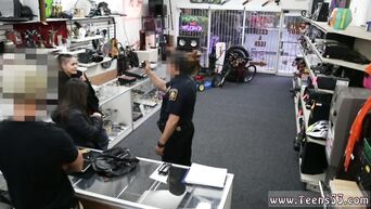 Two fraudsters fell into their own chains