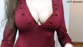 Teen masturbates and shows breasts online