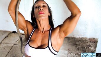 Muscular milf sexually masturbates a large clitoris