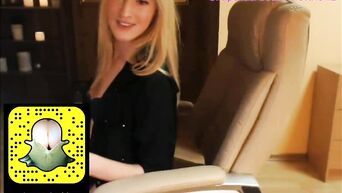Fresh pussy shows masturbation on a webcam