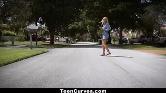 Juicy young nympho from USA Skylar Snow