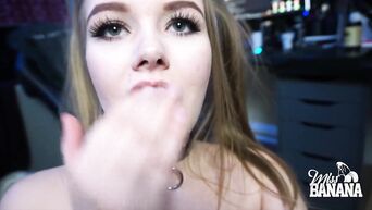Young whore loves to wash male sperm