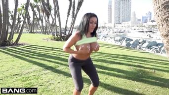 Mature latin slut Simone Garza in action