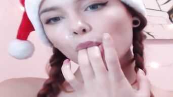 Fresh webcam bitch fucks herself with dildos