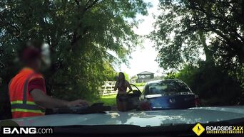Mechanic fucks unfamiliar big ass girl on road side