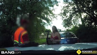 Mechanic fucks unfamiliar big ass girl on road side