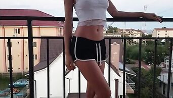 Fresh webcam slut masturbating in chat