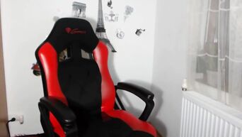 Fresh webcam slut masturbating in chat