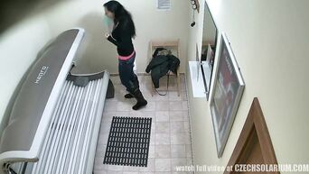European girl masturbates in solarium - czech spycam