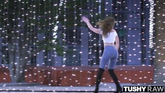 Riley Reid gets anal squirting