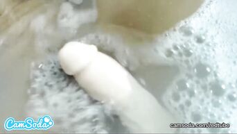 Latin live-in girlfriend Vicki Chase bath solo