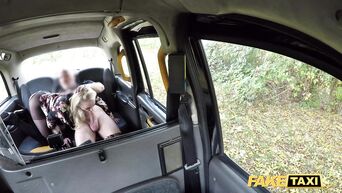 Lucky taxi driver rolls Elizabeth Romanova on dick