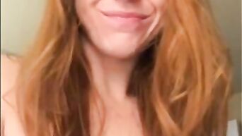 Webcam big ass & natural tits girl cums