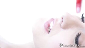Sensual Alexa Grace cums