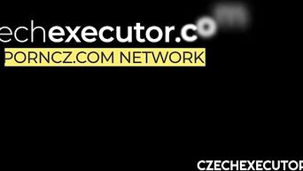Czech exekutor - M\u011b\u0161\u0165\u00e1k vymrd\u00e1 pan\u00ed Ku\u010derovou - Fuck with cop