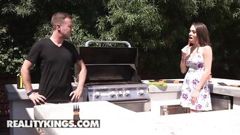Slutty Party planer Ashly Anderson gets a BIG TIP as a bonus - Reality King