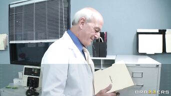 Busty Doctor Fucks Patient - EPORNER дубль2!!!