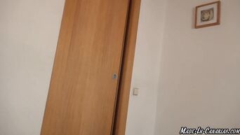 HORNY TEEN GIRL MASSAGE MY DICK WHILE SHE SQUIRT