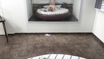 Esposa realizando seu fetiche . Ela gosta de apanhar e dar o c\u00fa