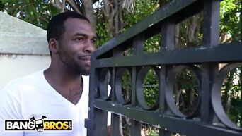BANGBROS - Kelsi Monroe Twerks Her Big Ass While Washing A Car