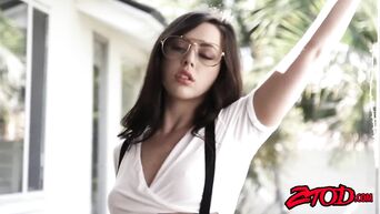 Stunning babe Whitney Wright IR pumped before facial