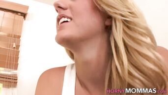 Stepmom munches pussy