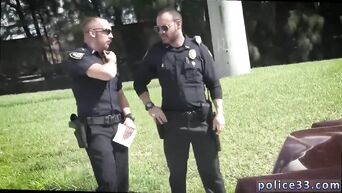 Cool blowjob for the prisoner from the cops