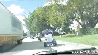 Arrested nigga makes anilingus to police ladies