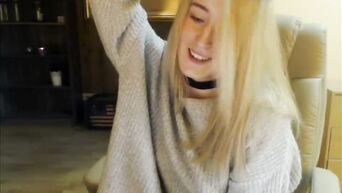 Blonde shows her round and appetizing ass