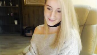 Blonde shows her round and appetizing ass