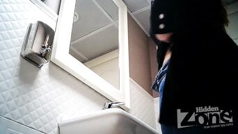 Trap for the ass in the women's toilet