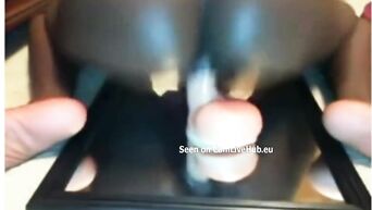 To see pussy, black bitch masturbates on mirror