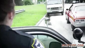 Hiding behind car,  sucked penis, pleasing negro with blowjob