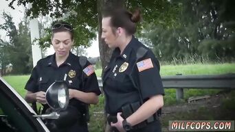 Hiding behind car,  sucked penis, pleasing negro with blowjob
