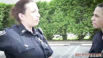 Hiding behind car,  sucked penis, pleasing negro with blowjob