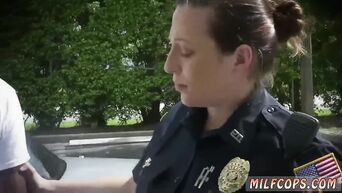 Hiding behind car,  sucked penis, pleasing negro with blowjob