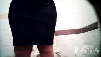 Fat babe pisses and shit, not guessing about spy camera