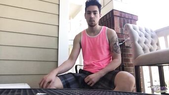 English homosexual masturbates, without removing shorts