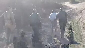 American slut makes super blowjob on border