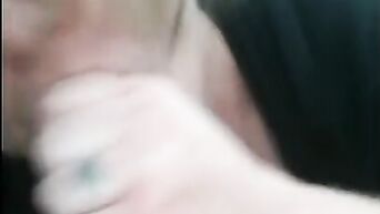 Mature whore does blowjob in car