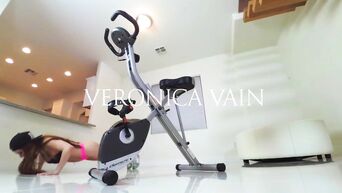 Veronica Vain orgasmic solo after training