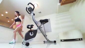 Veronica Vain orgasmic solo after training