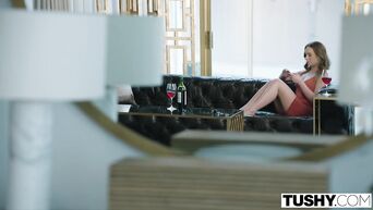 Slut Daisy Stone is not averse to pushing buttocks in front of brother