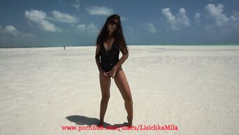 Arab MILF from Russia wanted to fuck on public beach