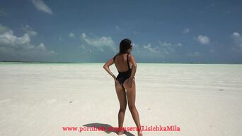 Arab MILF from Russia wanted to fuck on public beach