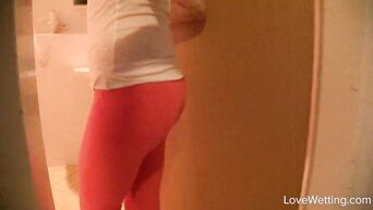 Girl accidentally pissed during sensual massage
